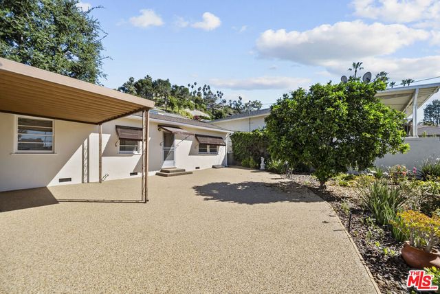 100 E Kenneth Road, Glendale, CA 91207
