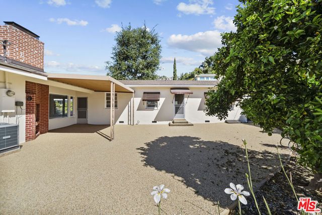 100 E Kenneth Road, Glendale, CA 91207