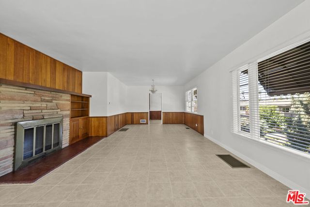 100 E Kenneth Road, Glendale, CA 91207
