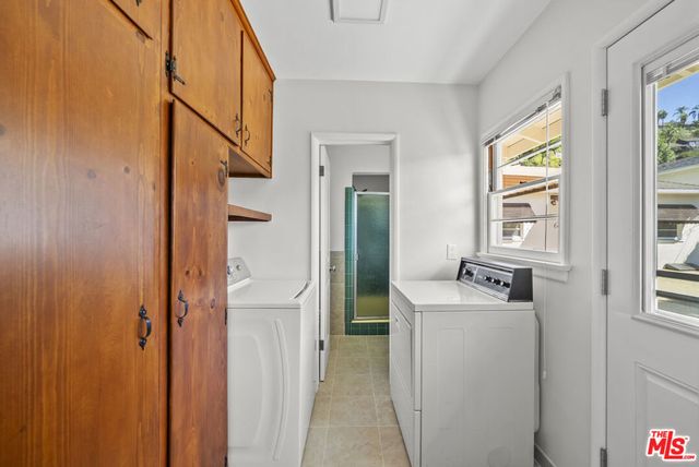 100 E Kenneth Road, Glendale, CA 91207