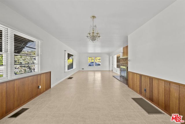 100 E Kenneth Road, Glendale, CA 91207