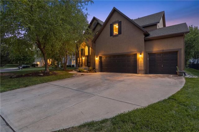 9233 W 143rd Terrace, Overland Park, KS 66221