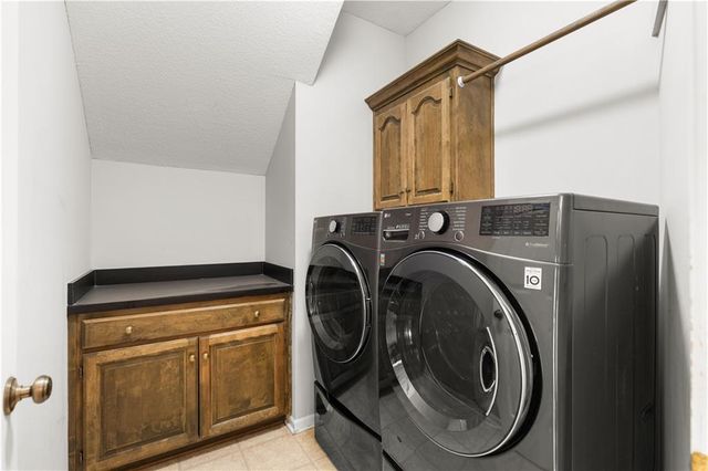 9233 W 143rd Terrace, Overland Park, KS 66221
