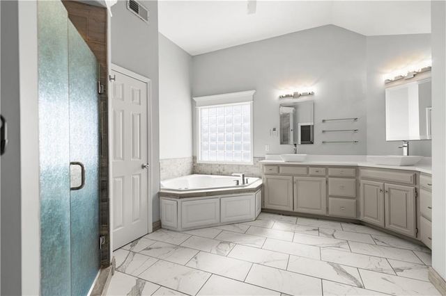 9233 W 143rd Terrace, Overland Park, KS 66221