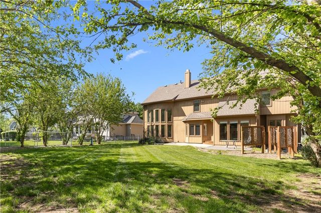 9233 W 143rd Terrace, Overland Park, KS 66221