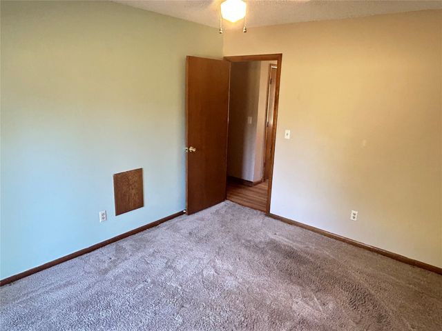 424 66th Avenue E, Tulsa, OK 74112