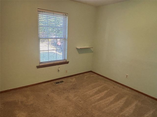 424 66th Avenue E, Tulsa, OK 74112