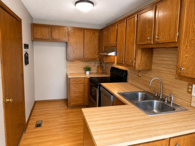 424 66th Avenue E, Tulsa, OK 74112