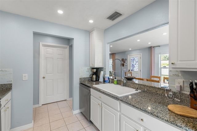 3852 MANDALAY DRIVE, St Petersburg, FL 33705