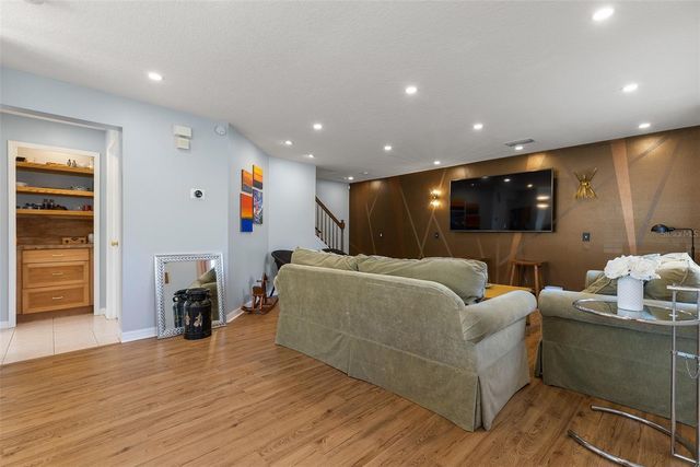 3852 MANDALAY DRIVE, St Petersburg, FL 33705