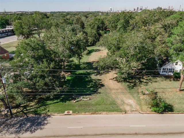 1101 N Pruett Street, Baytown, TX 77520