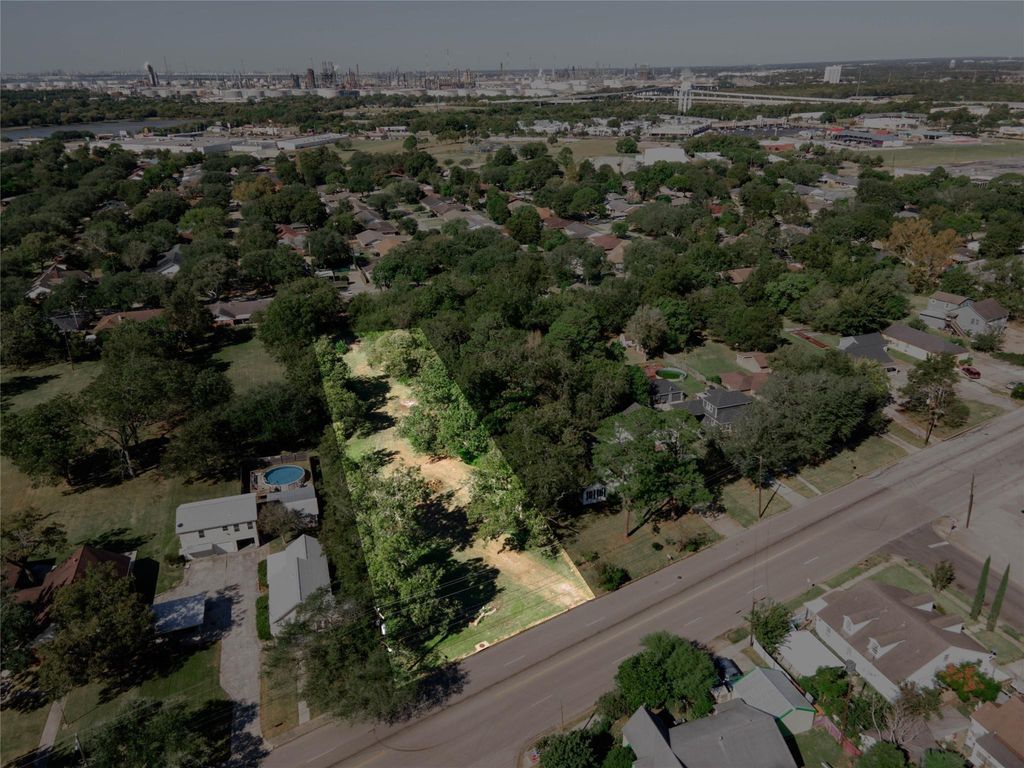 1101 N Pruett Street, Baytown, TX 77520
