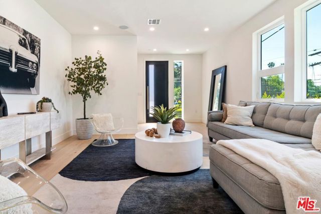 1903 Lake Shore Avenue, Los Angeles, CA 90039