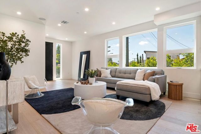 1903 Lake Shore Avenue, Los Angeles, CA 90039
