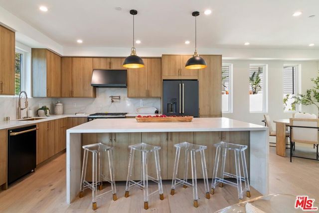 1903 Lake Shore Avenue, Los Angeles, CA 90039