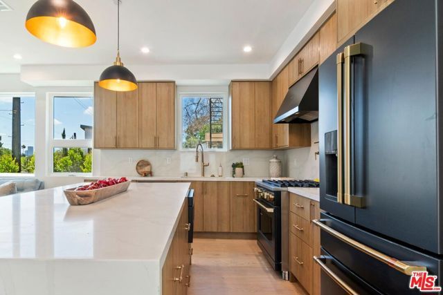 1903 Lake Shore Avenue, Los Angeles, CA 90039