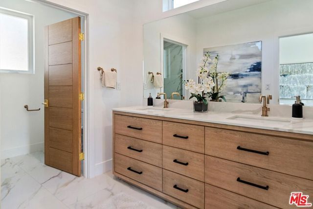 1903 Lake Shore Avenue, Los Angeles, CA 90039