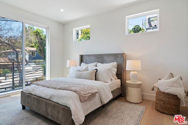 1903 Lake Shore Avenue, Los Angeles, CA 90039