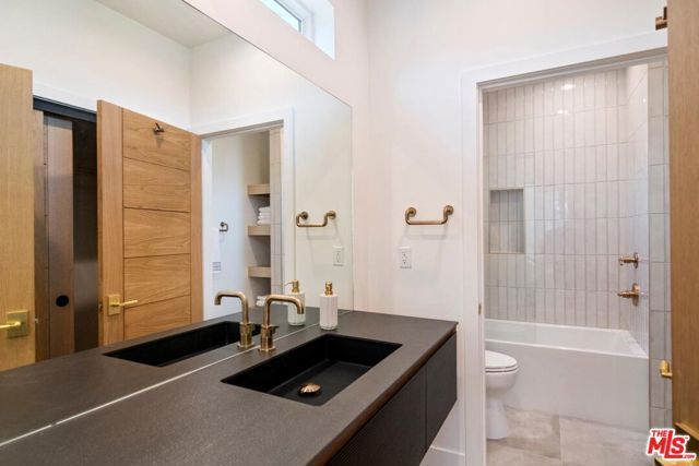 1903 Lake Shore Avenue, Los Angeles, CA 90039