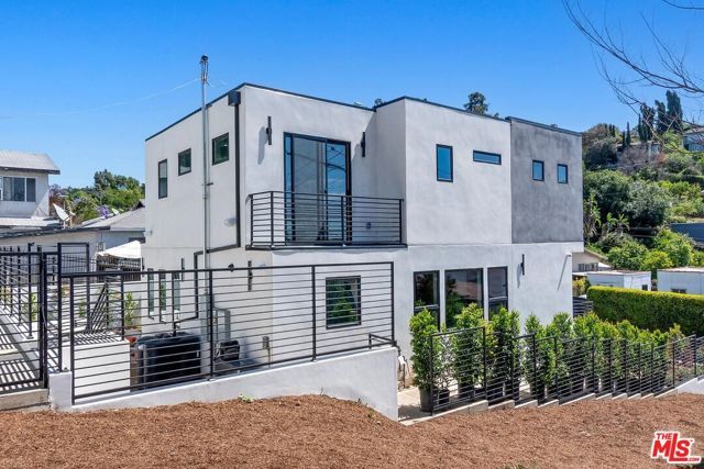 1903 Lake Shore Avenue, Los Angeles, CA 90039