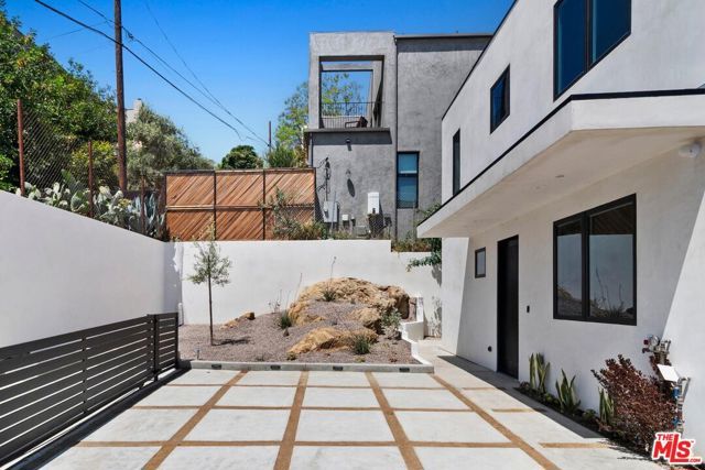 1903 Lake Shore Avenue, Los Angeles, CA 90039