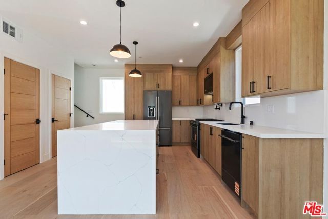 1903 Lake Shore Avenue, Los Angeles, CA 90039