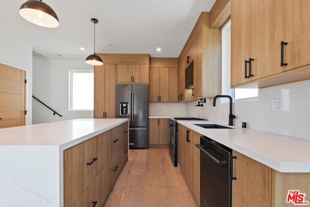 1903 Lake Shore Avenue, Los Angeles, CA 90039
