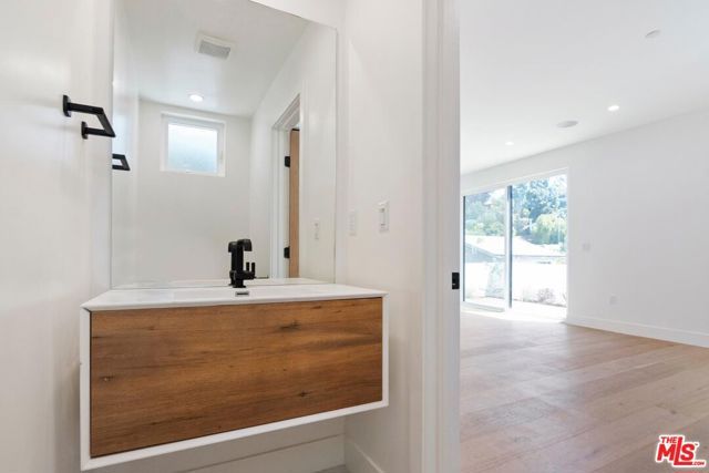 1903 Lake Shore Avenue, Los Angeles, CA 90039