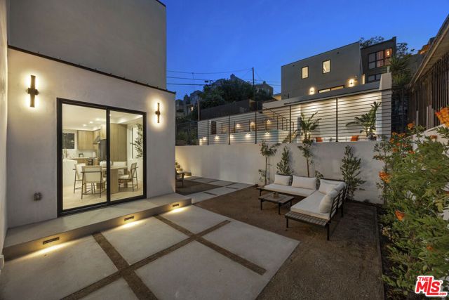 1903 Lake Shore Avenue, Los Angeles, CA 90039