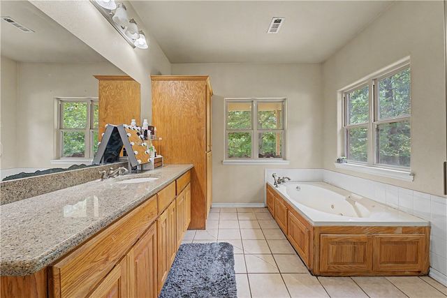15046 Kelly Mountain Road, Prairie Grove, AR 72753