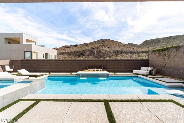 276 Crimson Edge Street, Henderson, NV 89012