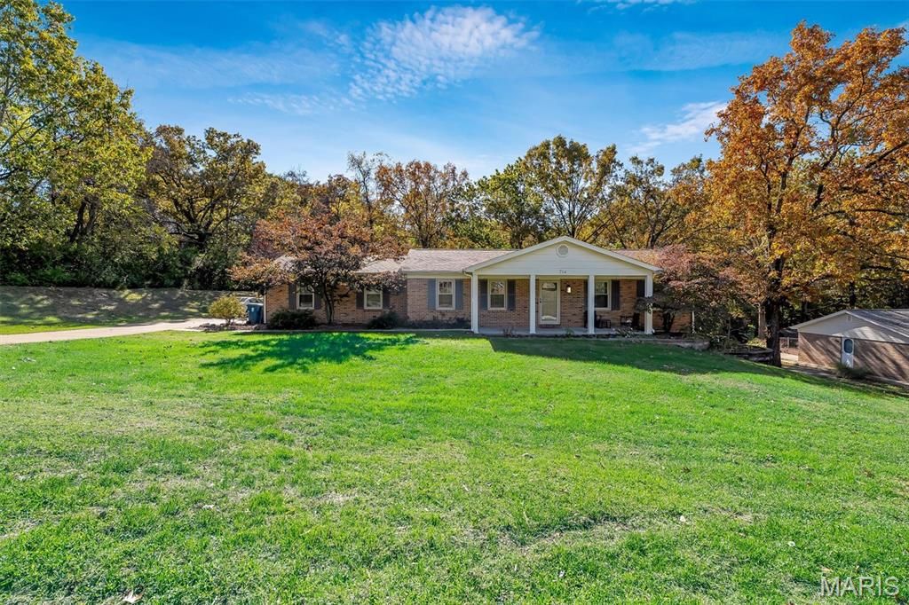 714 Camelot Estates Drive, Hillsboro, MO 63050