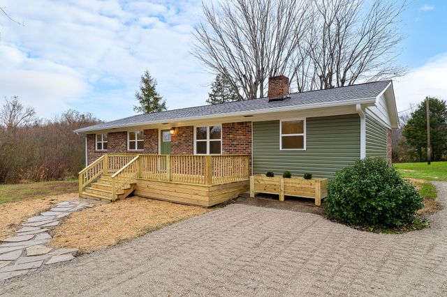 224 Lake St, Livingston, TN 38570