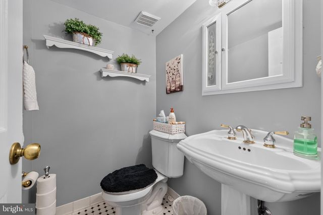 1 QUAY CIR, Sewell, NJ 08080