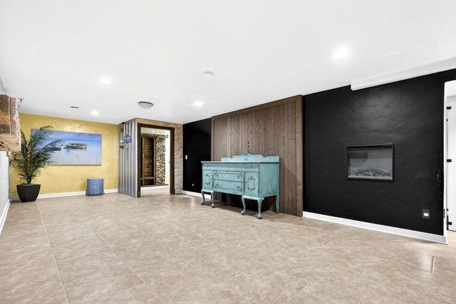 1128 E LAYTON AVENUE, Appleton, WI 54915