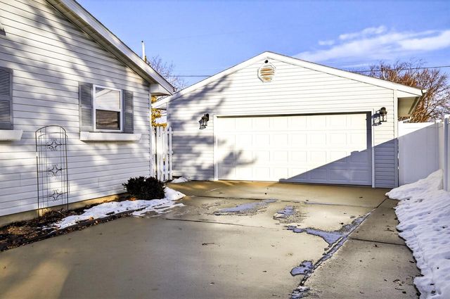 1128 E LAYTON AVENUE, Appleton, WI 54915