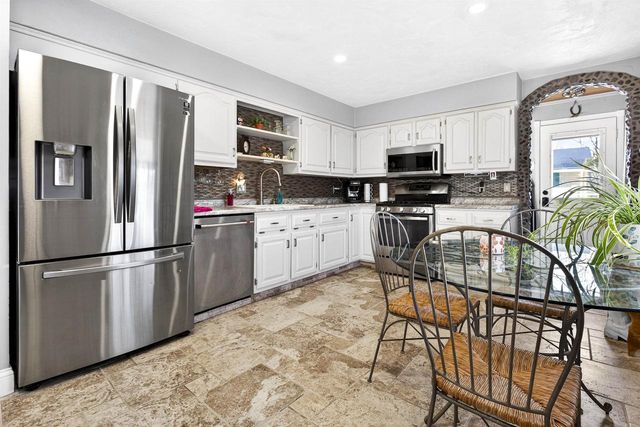 1128 E LAYTON AVENUE, Appleton, WI 54915