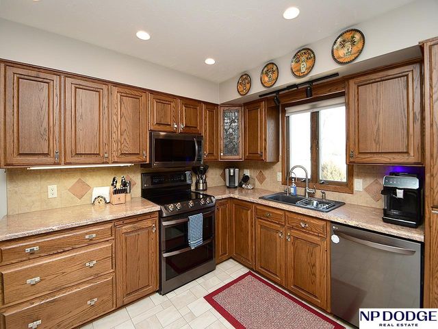 11454 Queens Drive, Omaha, NE 68164