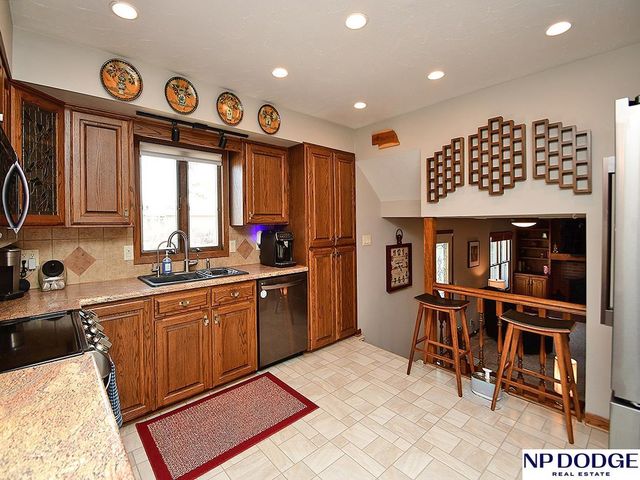 11454 Queens Drive, Omaha, NE 68164