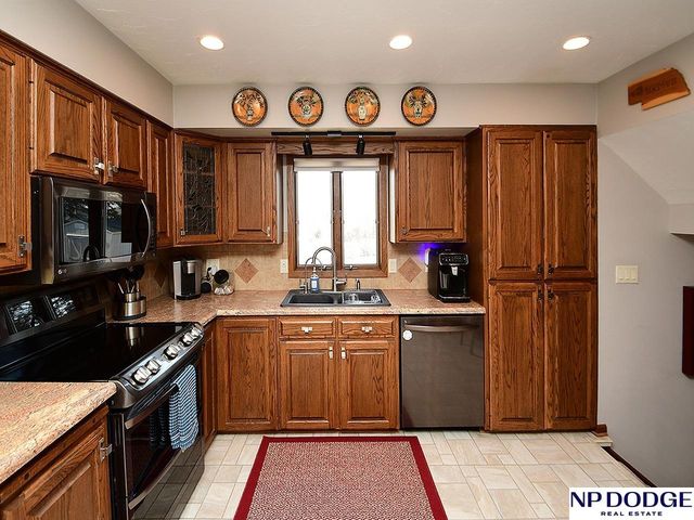 11454 Queens Drive, Omaha, NE 68164