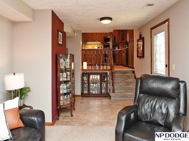 11454 Queens Drive, Omaha, NE 68164