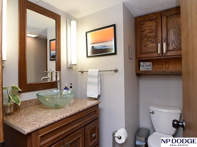 11454 Queens Drive, Omaha, NE 68164