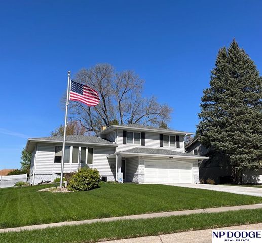 11454 Queens Drive, Omaha, NE 68164