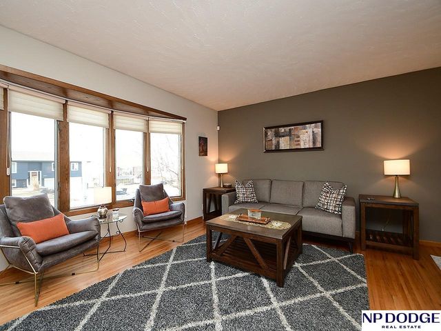 11454 Queens Drive, Omaha, NE 68164