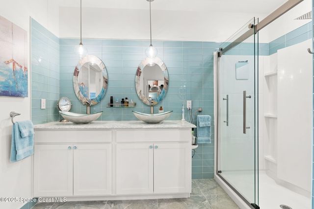 2083 Farmhouse Road SE, Palm Bay, FL 32909