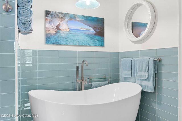 2083 Farmhouse Road SE, Palm Bay, FL 32909