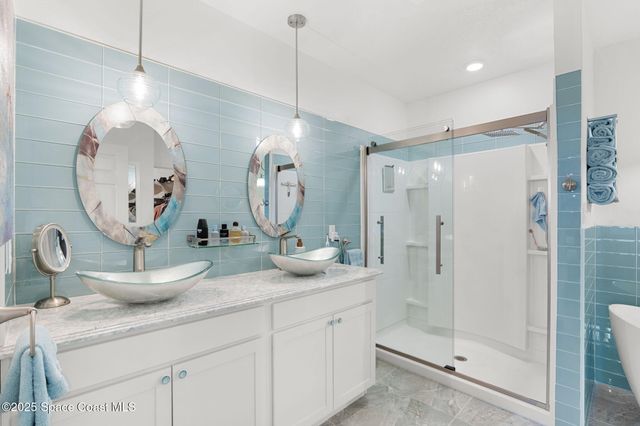 2083 Farmhouse Road SE, Palm Bay, FL 32909