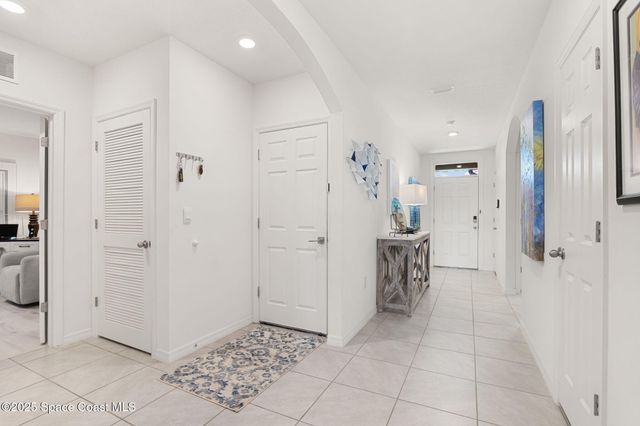 2083 Farmhouse Road SE, Palm Bay, FL 32909