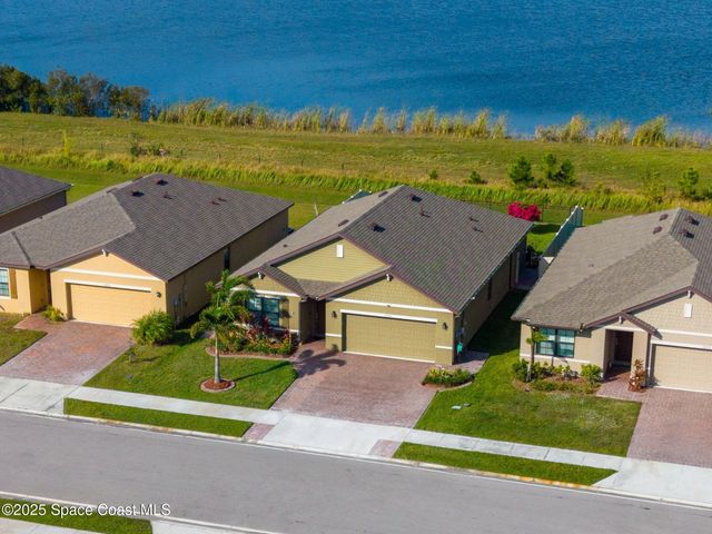 2083 Farmhouse Road SE, Palm Bay, FL 32909