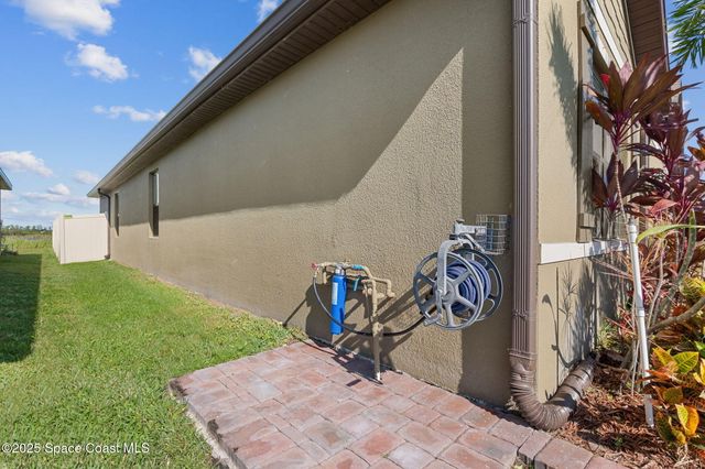 2083 Farmhouse Road SE, Palm Bay, FL 32909